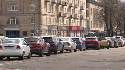 У центрі Черкас порушують правила паркування У центрі Черкас порушують правила паркування