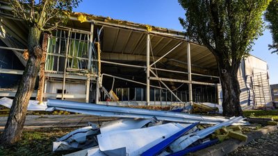 Пошкоджена льодова арена «Шалетт» у Києві