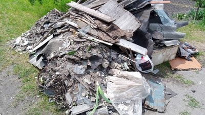 Жителі Коростеня на Житомирщині подають заявки на відшкодування за пошкоджене авіаударами житло Жителі Коростеня на Житомирщині подають заявки на відшкодування за пошкоджене авіаударами житло