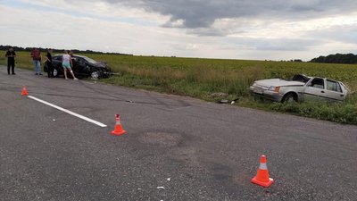 39-річна чернігівка з 10-річною донькою загинули в аварії на Сумщині 39-річна чернігівка з 10-річною донькою загинули в аварії на Сумщині