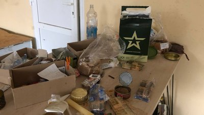 "Приїхали з добром". Жителі В'язового на Сумщині показали зіпсовані росіянами приміщення елеватора