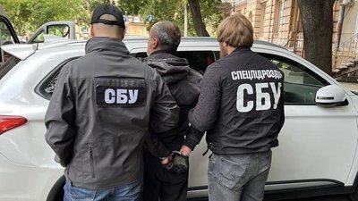 Намагалися вкрасти 200 тисяч доларів: в Одесі затримали групу, членом якої був правоохоронець — СБУ Намагалися вкрасти 200 тисяч доларів: в Одесі затримали групу, членом якої був правоохоронець — СБУ