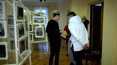 У Житомирі напередодні посилення карантинних заходів презентували виставку "Місто проти карантину" У Житомирі напередодні посилення карантинних заходів презентували виставку "Місто проти карантину"