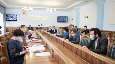 У квітні прикарпатські ОТГ недоотримають майже 140 мільйонів