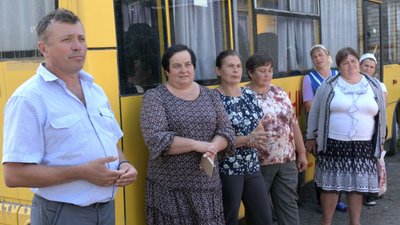 Велицький сільський голова Віктор Ковальчук та господині, які від початку повномасштабної війни готують їжу для військових Велицький сільський голова Віктор Ковальчук та господині, які від початку повномасштабної війни готують їжу для військових
