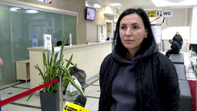 Бляшанки, нитки, парафін: у Рівному ЦНАП збирає матеріали для волонтерів
