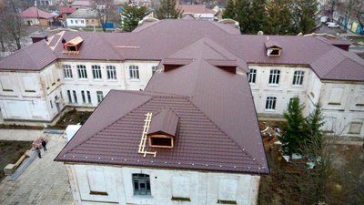 На Полтавщині у зіньківському ліцеї відремонтували дах після буревію