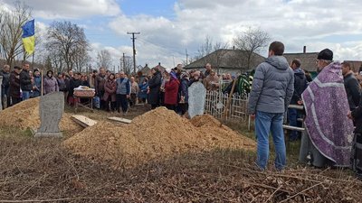 У Семенівці в останню путь провели загиблого на Сході воїна Андрія Бельдягу У Семенівці в останню путь провели загиблого на Сході воїна Андрія Бельдягу