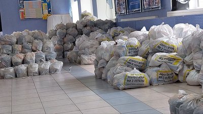 У Сумах розпочали видачу продуктових наборів У Сумах розпочали видачу продуктових наборів