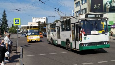 У громадському транспорті Луцька можна розраховуватися банківською карткою