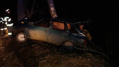 Двоє пасажирів загинуло та троє травмовано у дорожньо-транспортній пригоді у Смілі