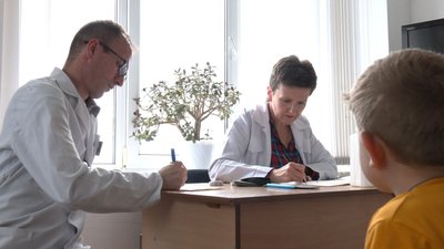 Медики Охматдиту оглядали дітей Медики Охматдиту оглядали дітей