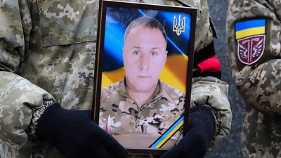 В Ужгороді попрощалися із полеглим захисником Русланом Єлагіним