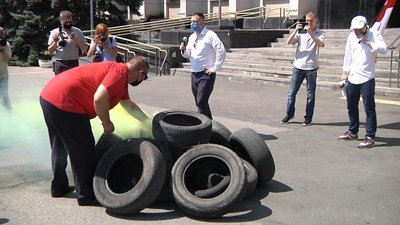 В Одесі провели автопробіг проти карантинних обмежень В Одесі провели автопробіг проти карантинних обмежень