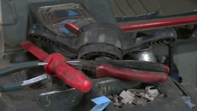 Понад 20 років працює у шиномонтажі. Історія харків'янки Наталії Шевченко Понад 20 років працює у шиномонтажі. Історія харків'янки Наталії Шевченко