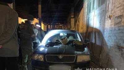 Правоохоронці підозрюють, що на автівці були підроблені номери вузлів та агрегатів Правоохоронці підозрюють, що на автівці були підроблені номери вузлів та агрегатів