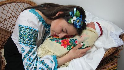 В івано-франківському пологовому відкрили виставку "Українська Мадонна"