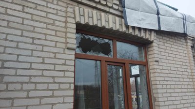 Пошкодження одного з приватних будинків внаслідок збиття уламків російського беспілотника, 28 листопада 2023. Фото: Суспільне Хмельницький Пошкодження одного з приватних будинків внаслідок збиття уламків російського беспілотника, 28 листопада 2023. Фото: Суспільне Хмельницький
