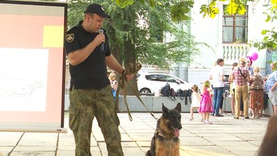 На відкритій лекції в Дніпрі показували, як працюють службові собаки – репортаж На відкритій лекції в Дніпрі показували, як працюють службові собаки – репортаж