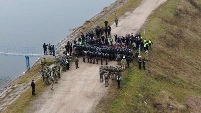 Силовики Житомирщини тренуються захищати кордон від нелегальних мігрантів Силовики Житомирщини тренуються захищати кордон від нелегальних мігрантів