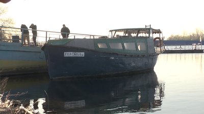 У Херсоні маломірні судна продовжать ходити зі старого причалу у Гідропарку