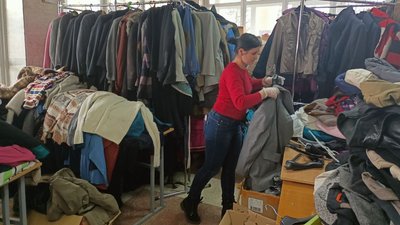 У Луцький центральний пункт допомоги щодня приходить до сотні переселенців: за чим звертаються У Луцький центральний пункт допомоги щодня приходить до сотні переселенців: за чим звертаються