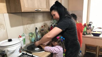 Родина на Тернопільщині виховує 14 дітей, з них 13 – з інвалідністю Родина на Тернопільщині виховує 14 дітей, з них 13 – з інвалідністю