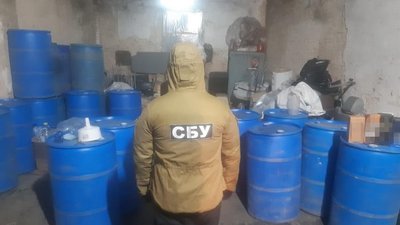 У Чернігові СБУ вилучила контрафактного алкоголю та антисептиків на понад 2 мільйони гривень