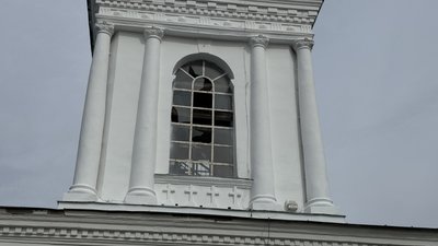 У Полтаві під час нічного обстрілу пошкоджено 200-літня дзвіниця на Соборному майдані