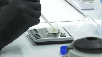 У Львові розробили кровоспинний препарат для українських військових У Львові розробили кровоспинний препарат для українських військових