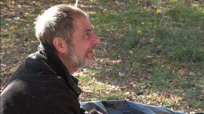 Мріє про повернення до Грузії: на подвір’ї однієї з черкаських лікарень мешкає бездомний