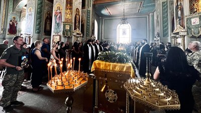 У Мукачеві попрощалися з полеглим на війні захисником Василем Русином У Мукачеві попрощалися з полеглим на війні захисником Василем Русином
