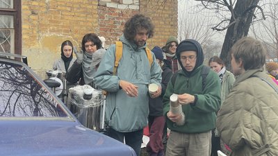 Чаювання після толоки на Лопанській набережній, 16 березня 2024 року. Чаювання після толоки на Лопанській набережній, 16 березня 2024 року.