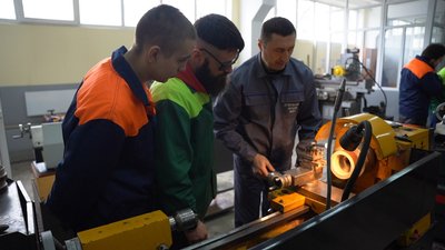 Переселенців, які переїхали на Вінниччину, безкоштовно навчають новим професіям Переселенців, які переїхали на Вінниччину, безкоштовно навчають новим професіям