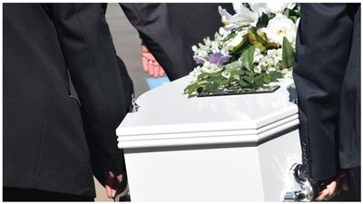 У Маріуполі працівники поліції повідомляли про померлих до ритуальної служби