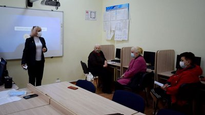 У Кропивницькому пенсіонерів вчать цифровій грамотності