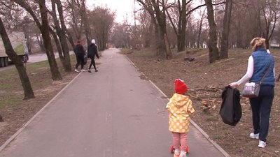 Зробили, щоб було красиво: черкасці разом із переселенцями організували суботник
