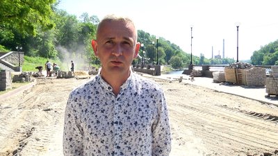 У Житомирі на реконструйованій набережній переукладають плитку У Житомирі на реконструйованій набережній переукладають плитку