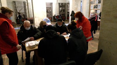 У Рівному – черги на вакцинацію. Чому так сталося У Рівному – черги на вакцинацію. Чому так сталося