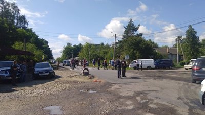 Півсотні прикарпатців перекрили трасу національного значення Н-10 у Болехові Півсотні прикарпатців перекрили трасу національного значення Н-10 у Болехові