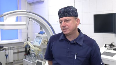 Олексій Підмурняк розповідає про нове обладнання в операційній, листопад 2023. Фото: Суспільне Хмельницький Олексій Підмурняк розповідає про нове обладнання в операційній, листопад 2023. Фото: Суспільне Хмельницький