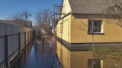 Вода біля хат тримається: як у громаді на Волині борються з паводками