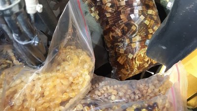 На Буковині намагались незаконно вивезти закордон понад 60 кілограмів бурштину