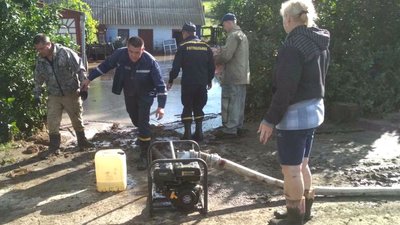 Підтоплені домівки, повалені дерева та травмовані люди: про наслідки негоди на Одещині Підтоплені домівки, повалені дерева та травмовані люди: про наслідки негоди на Одещині
