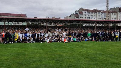 Учасники відзначення 5-річчя школи