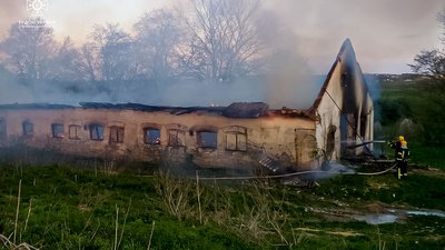 На Тернопільщині горіла колишня сільськогосподарська будівля На Тернопільщині горіла колишня сільськогосподарська будівля