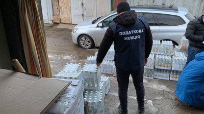 На Прикарпатті з незаконного обігу вилучили понад 4 тисячі літрів фальсифікованого алкоголю На Прикарпатті з незаконного обігу вилучили понад 4 тисячі літрів фальсифікованого алкоголю