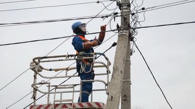 Негода в Україні: пів сотні населених пунктів залишились без світла