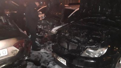 В Одесі зайнялись 4 автівки