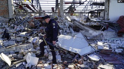 Уламки біля будинку та пожежа на складах: що відомо про ранковий обстріл Харкова 18 жовтня Уламки біля будинку та пожежа на складах: що відомо про ранковий обстріл Харкова 18 жовтня
